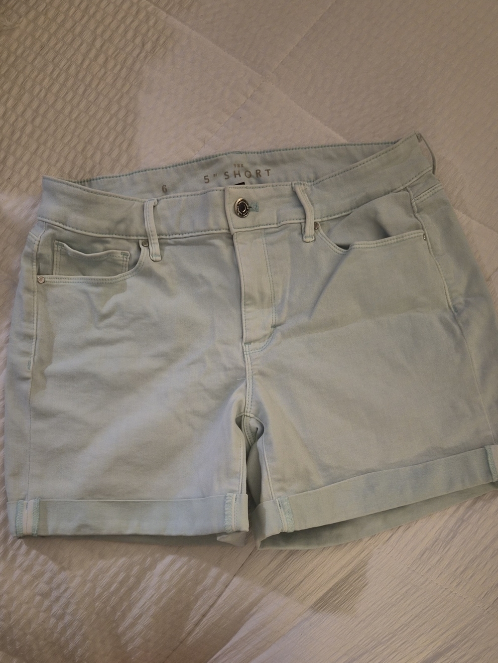 White House Black Market Light Denim Cuffed Shorts sz 6